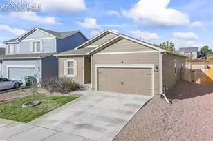 6262 Meadowbank Ln, Colorado Springs, CO 80925 - Photo 3