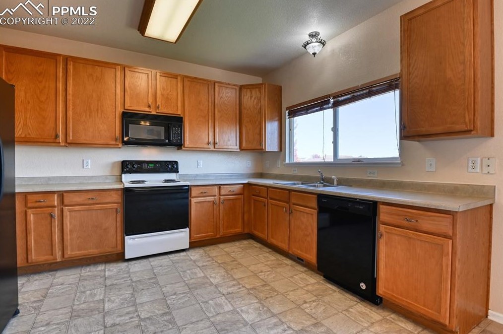 4173 Knollvale Dr, Colorado Springs CO 80922-2432 exterior