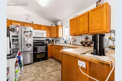 734 S Legend Lane, Pueblo, CO 81007 - Photo 7