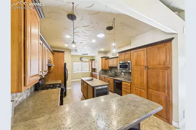 2084 Iris Road, Pueblo, CO 81006 - Photo 9