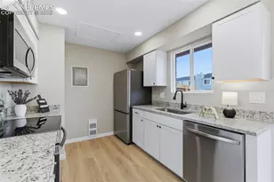 352 Mt View Ln, Colorado Springs, CO 80907 - Photo 9