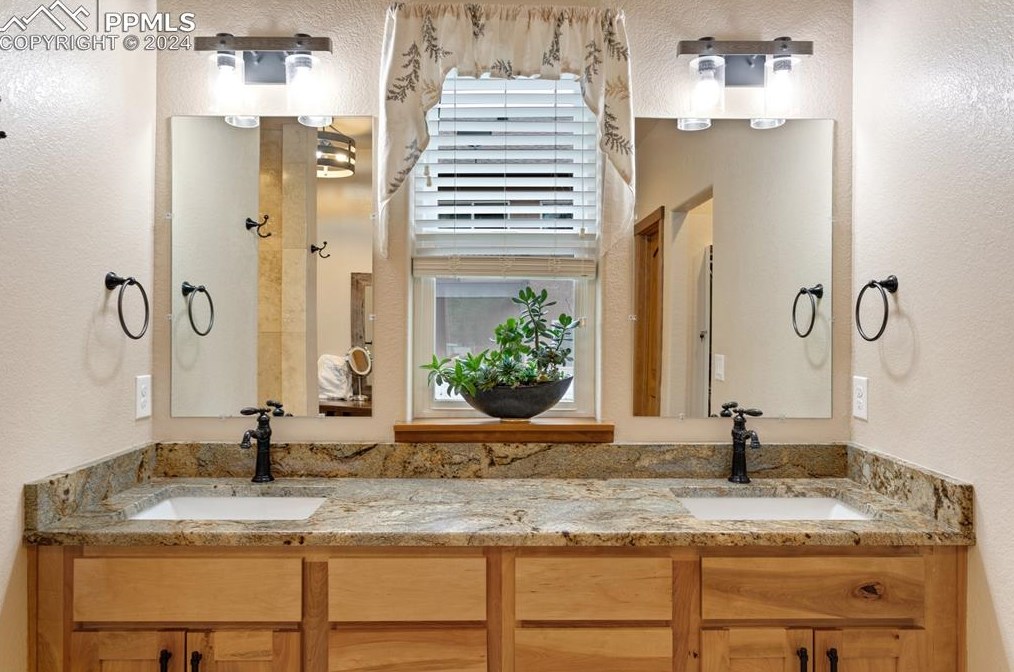 1175 Ptarmigan Dr, Woodland Park CO 80863-8004 exterior