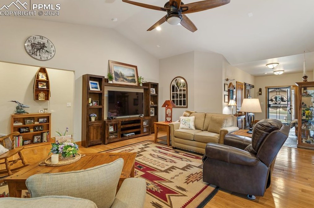 1175 Ptarmigan Dr, Woodland Park CO 80863-8004 exterior