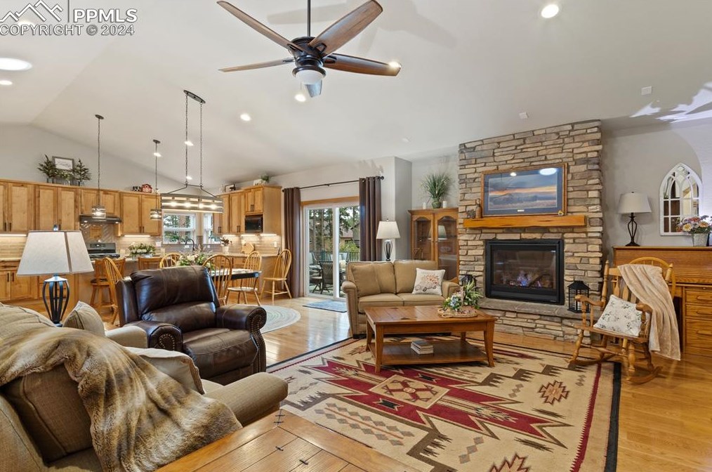 1175 Ptarmigan Dr, Woodland Park CO 80863-8004 exterior