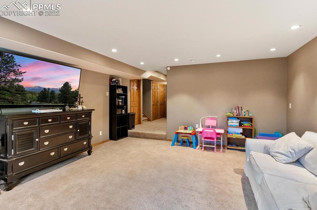 1000 Sun Valley Dr, Woodland Park CO 80863-9076 exterior