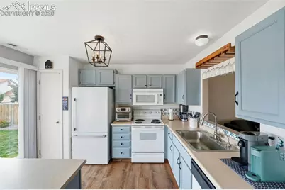 5436 Vermillion Bluffs Drive, Colorado Springs, CO 80923 - Photo 9