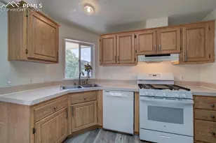 2560 Wheaton Dr, Colorado Springs, CO 80904 - Photo 15