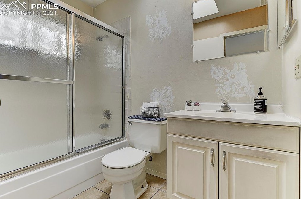 7760 Lindsey Dr, Colorado Springs CO 80920-4241 exterior