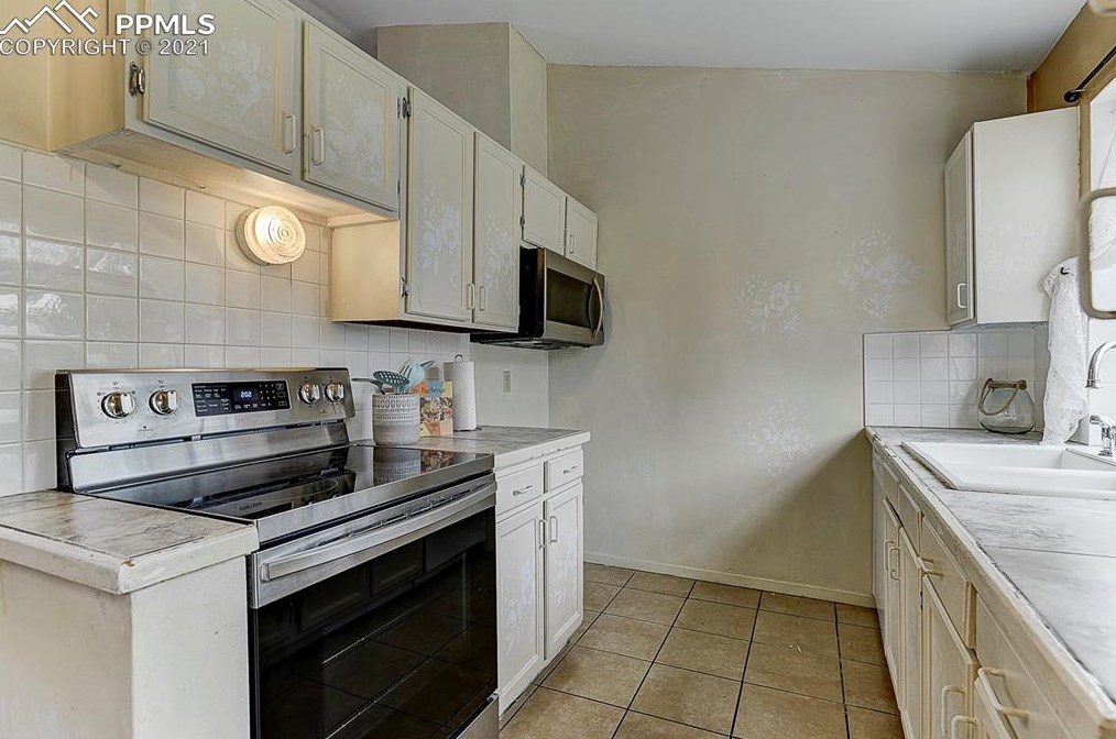 7760 Lindsey Dr, Colorado Springs CO 80920-4241 exterior