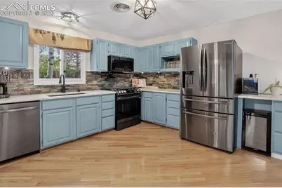 417 W Columbine Avenue, Woodland Park, CO 80863 - Photo 5