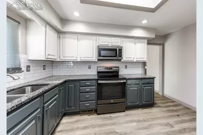 380 Silver Spring Circle, Colorado Springs, CO 80919 - Photo 11