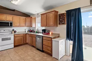 1479 N Moonbeam Dr, Pueblo, CO 81007 - Photo 9