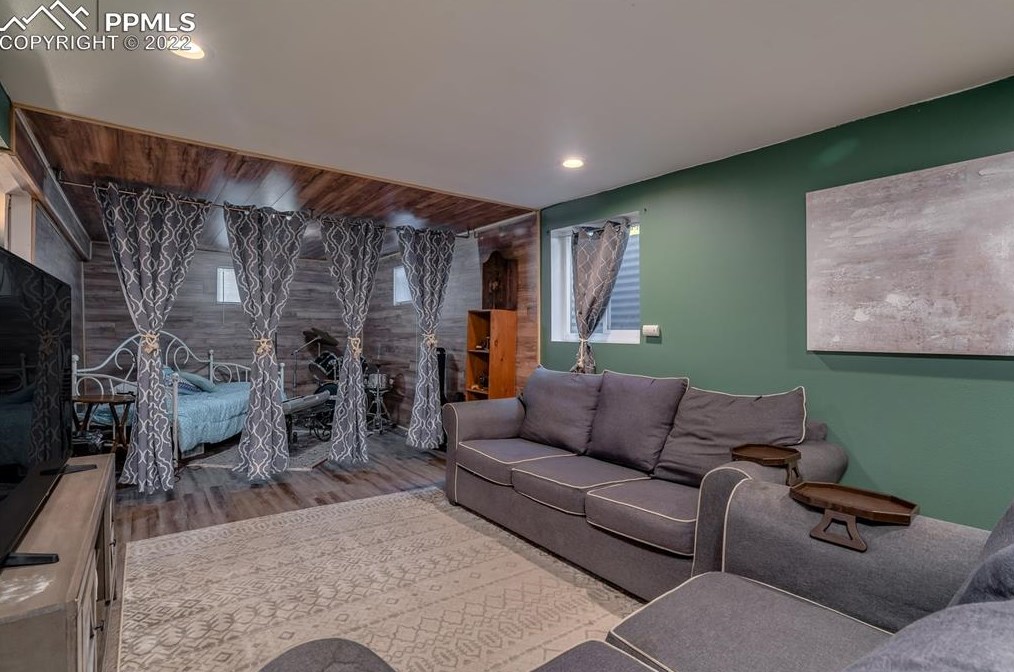 341 Longfellow Dr, Colorado Springs CO 80910-2515 exterior