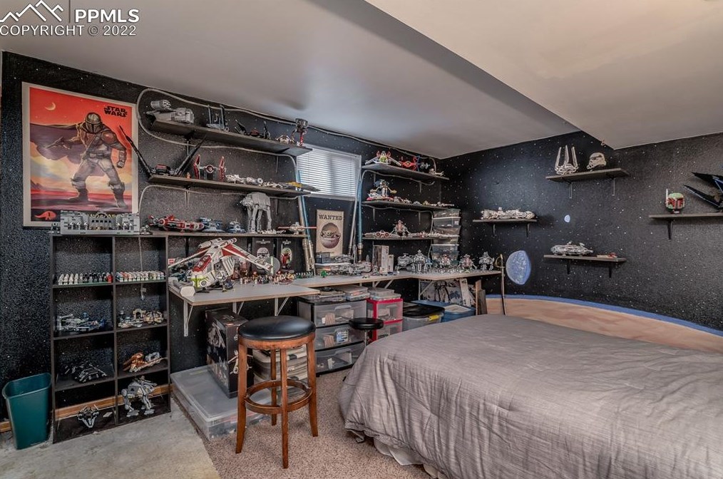 341 Longfellow Dr, Colorado Springs CO 80910-2515 exterior