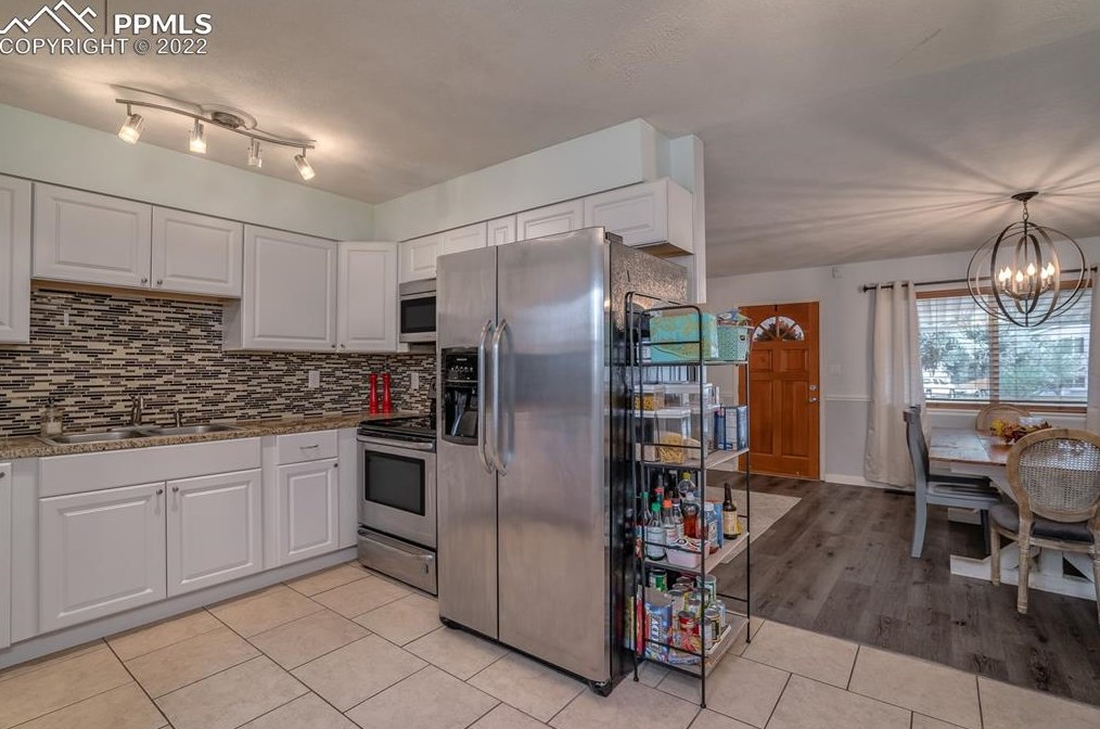 341 Longfellow Dr, Colorado Springs CO 80910-2515 exterior