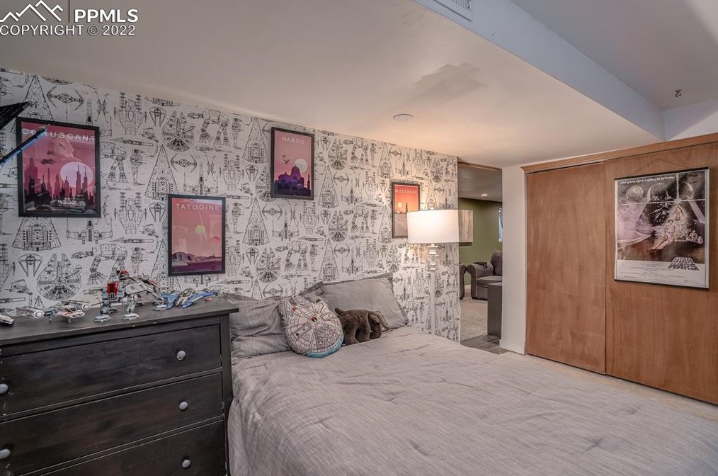 341 Longfellow Dr, Colorado Springs CO 80910-2515 exterior