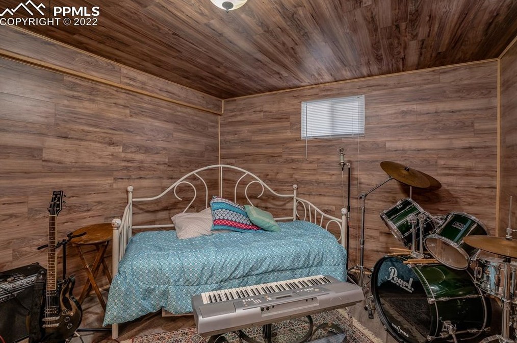 341 Longfellow Dr, Colorado Springs CO 80910-2515 exterior