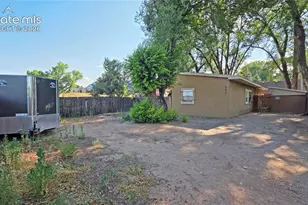 537 Crockett Ln, Colorado Springs, CO 80905 - Photo 3