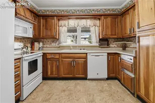 1624 E 15th St, Pueblo, CO 81001 - Photo 3