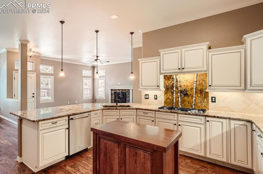 2122 London Carriage Grv, Colorado Springs CO exterior