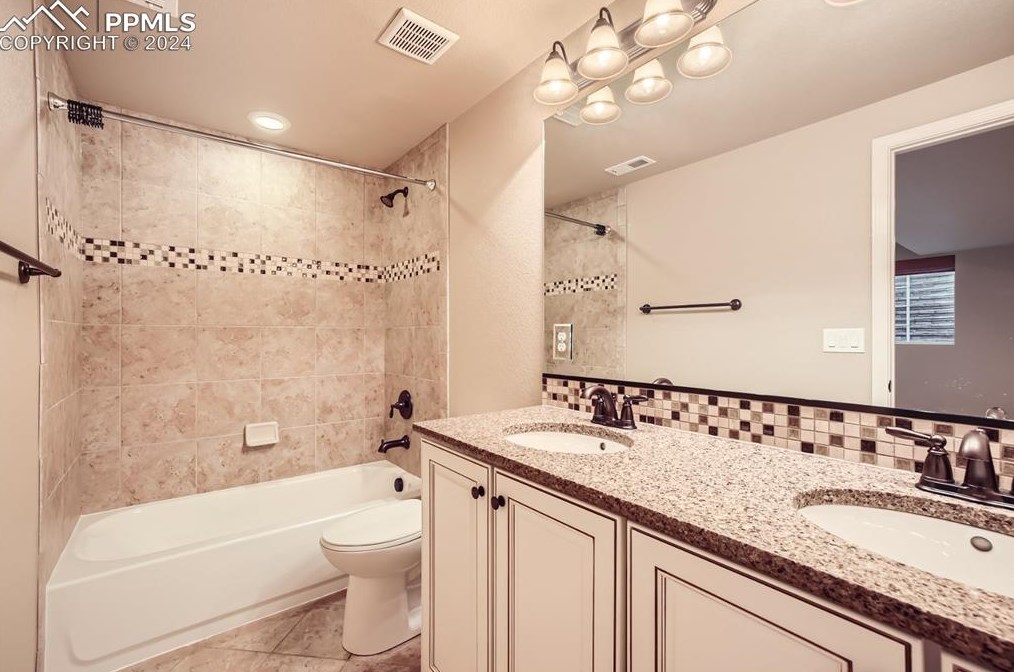 2122 London Carriage Grv, Colorado Springs CO exterior