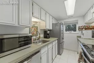 1098 Fontmore Rd, Colorado Springs, CO 80904 - Photo 11