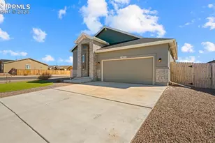 2402 Sunrise Ln, Pueblo, CO 81008 - Photo 7