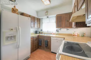 2233 Farnsworth Dr, Colorado Springs, CO 80916 - Photo 7