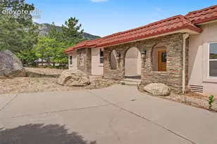 370 Oakhurst Ln, Colorado Springs, CO 80906 - Photo 3