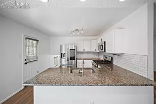 1333 Holmes Dr, Colorado Springs, CO 80909 - Photo 9