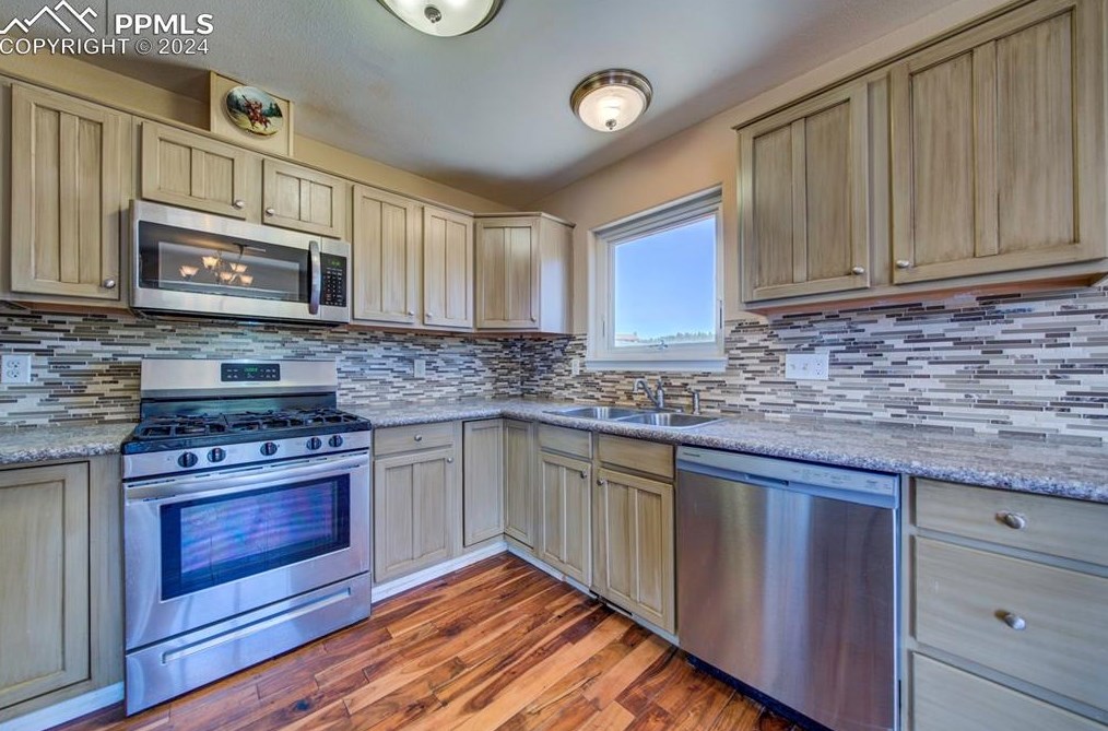 1309 Blue Mesa Dr, Divide CO 80814-9744 exterior