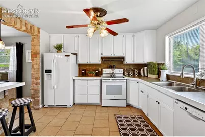 2303 De Soto Road, Pueblo, CO 81003 - Photo 9