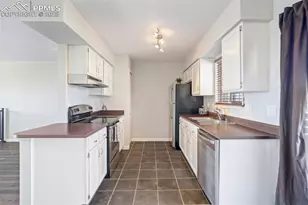 326 Mt View Ln, Colorado Springs, CO 80907 - Photo 11