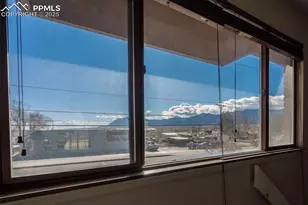 326 Mt View Ln, Colorado Springs, CO 80907 - Photo 5