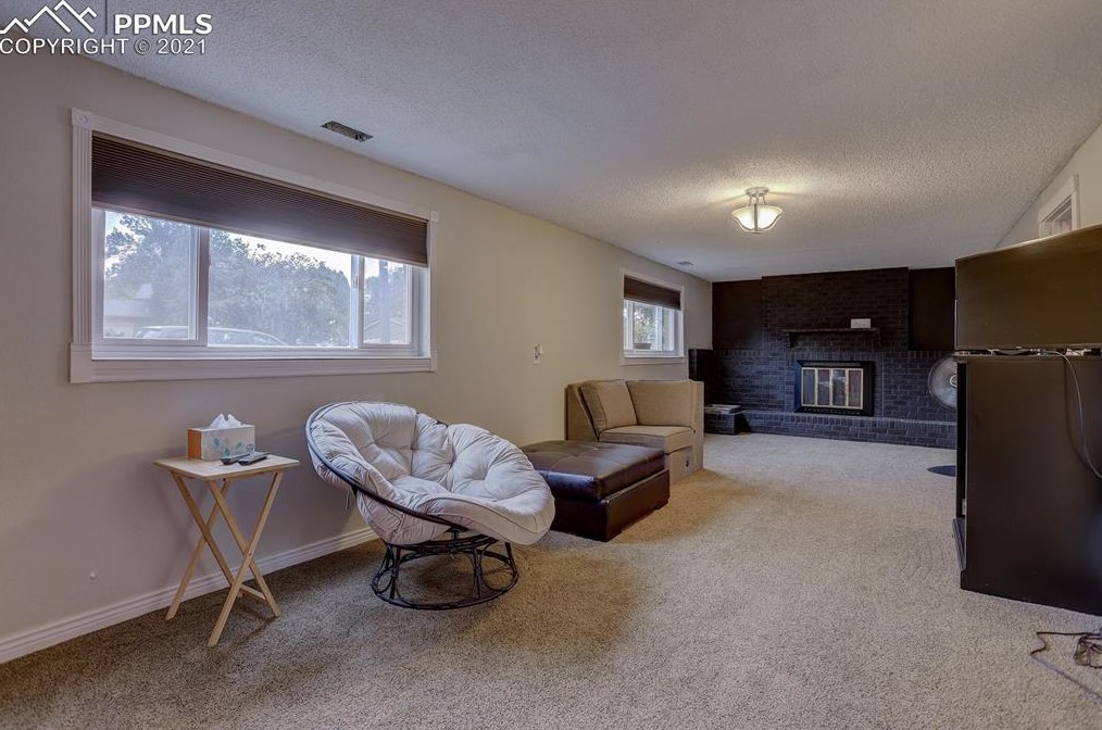 7140 Mineshaft Ct, Colorado Springs CO  80911-2828 exterior