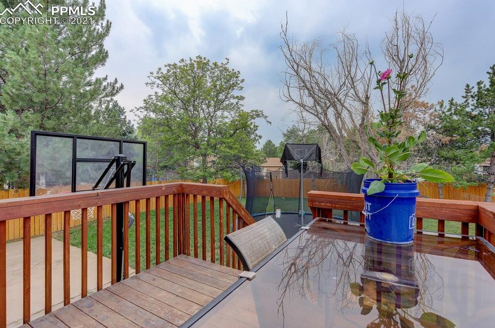 7140 Mineshaft Ct, Colorado Springs CO  80911-2828 exterior