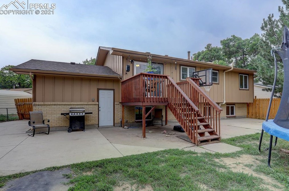 7140 Mineshaft Ct, Colorado Springs CO  80911-2828 exterior