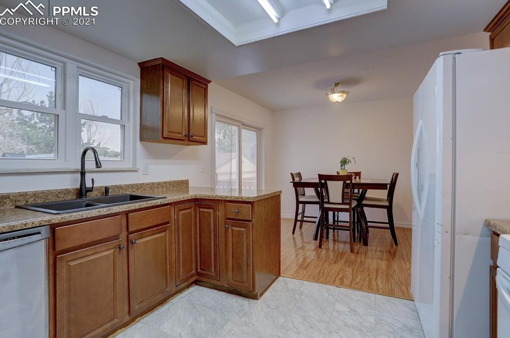 7140 Mineshaft Ct, Colorado Springs CO  80911-2828 exterior