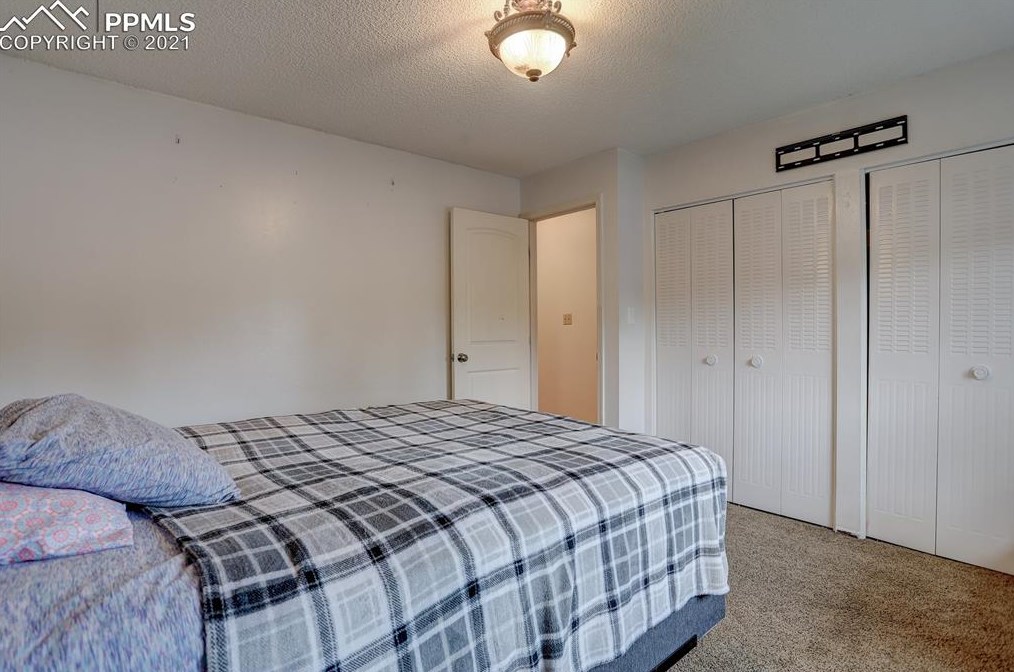 7140 Mineshaft Ct, Colorado Springs CO  80911-2828 exterior