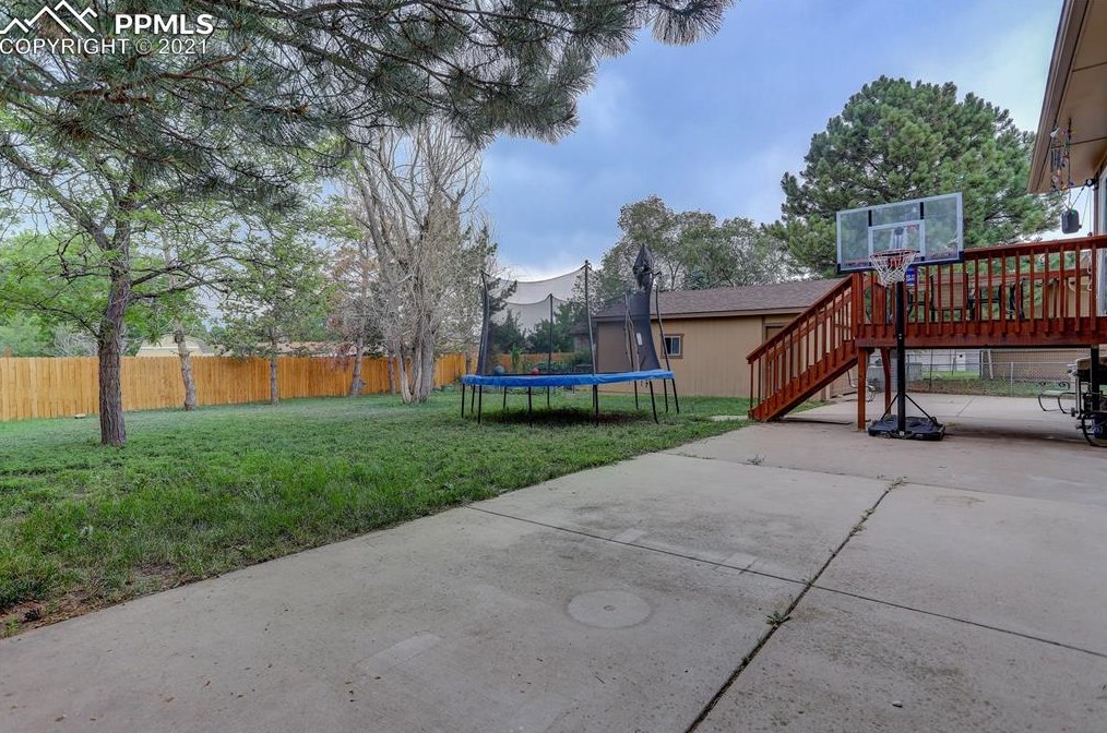 7140 Mineshaft Ct, Colorado Springs CO  80911-2828 exterior