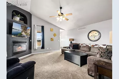 1140 W Shenandoah Drive, Pueblo, CO 81007 - Photo 11