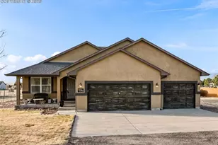 1140 W Shenandoah Dr, Pueblo, CO 81007 - Photo 1