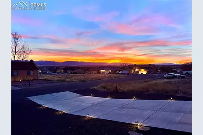 279 W Acorn Drive, Pueblo, CO 81007 - Photo 5