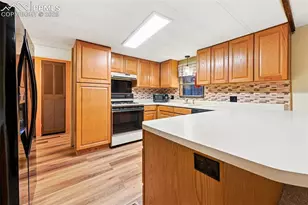 30 Shangra La Dr, Colorado Springs, CO 80907 - Photo 11