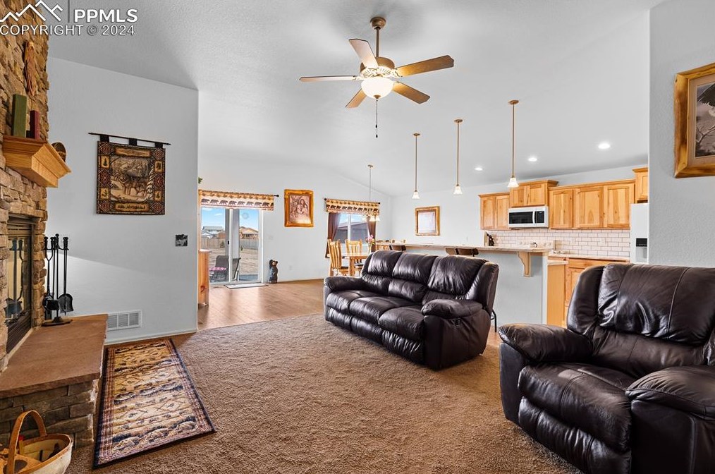 648 Calle Concordia, Pueblo CO 81007-3186 exterior