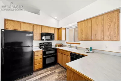 441 S Oak Creek Drive, Pueblo, CO 81007 - Photo 5