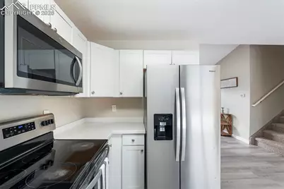 4440 Hollyridge Drive, Colorado Springs, CO 80916 - Photo 9