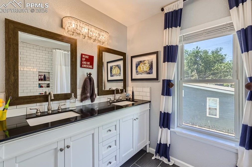 1501 Cucharras St, Colorado Springs CO 80904-4034 exterior