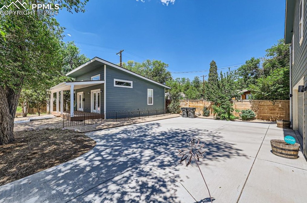 1501 Cucharras St, Colorado Springs CO 80904-4034 exterior