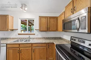 637 Trailcrest Ct, Colorado Springs, CO 80906 - Photo 13